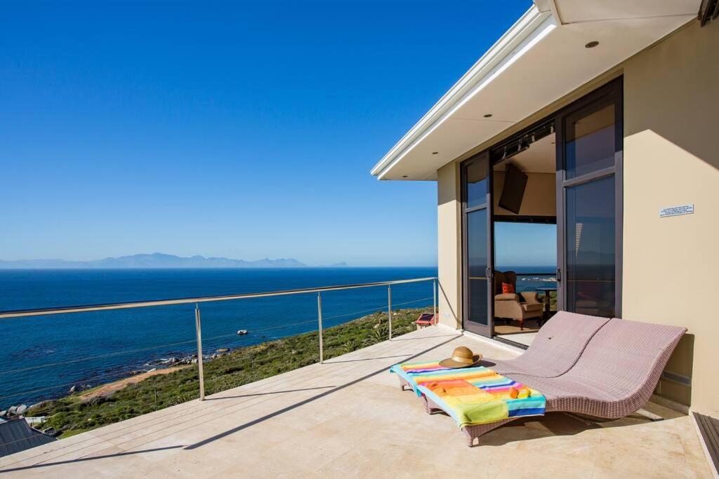 Aqua Terra Boutique Guesthouse Simon's Town Exterior photo